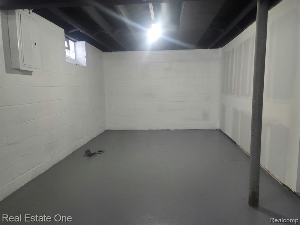 8254 Sussex Street, Detroit, MI 48228 — Photo 30