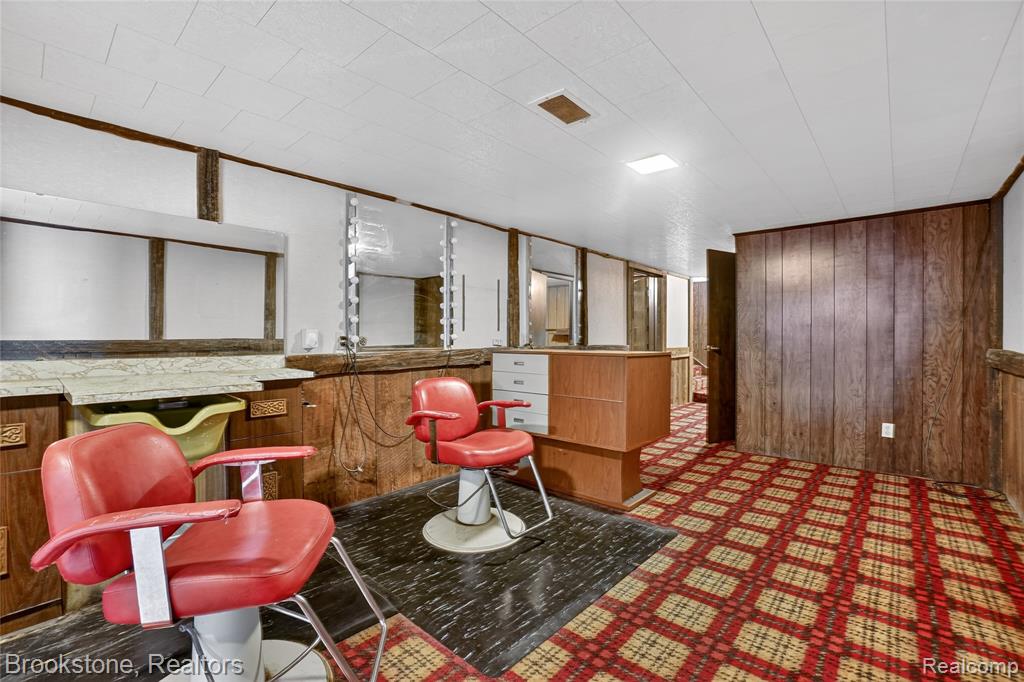 300 N Kibbee Street, MI 48879 — Photo 30