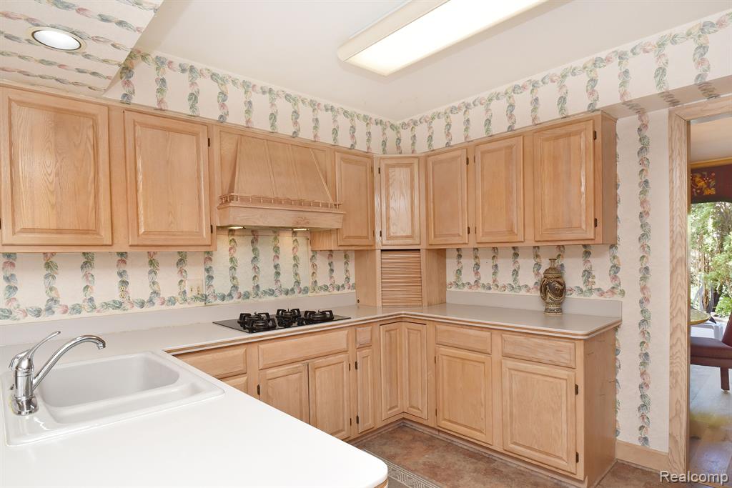 37738 AMBER Drive, Farmington Hills, MI 48331 — Photo 15