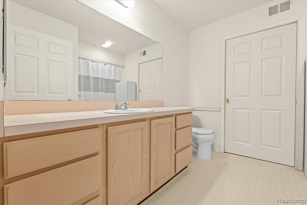 21304 JUNIPER Court, 69, Farmington Hills, MI 48336 — Photo 11