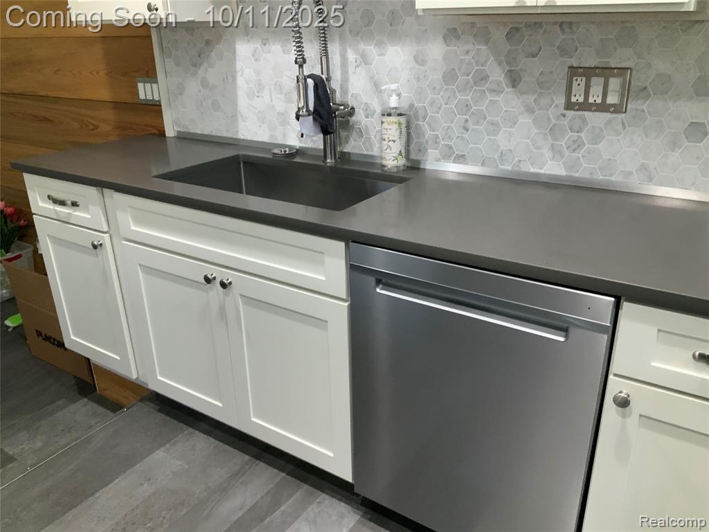 9130 E Bassett Court, Livonia, MI 48150 — Photo 34