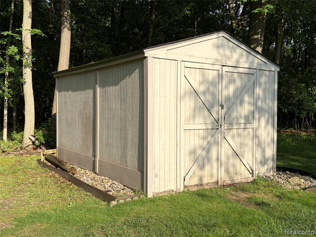 490 Cove View Drive, Waterford, MI 48327 — Photo 13