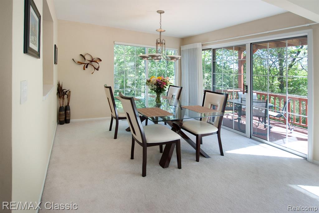 587 Winwood Circle, 20, Walled Lake, MI 48390 — Photo 10