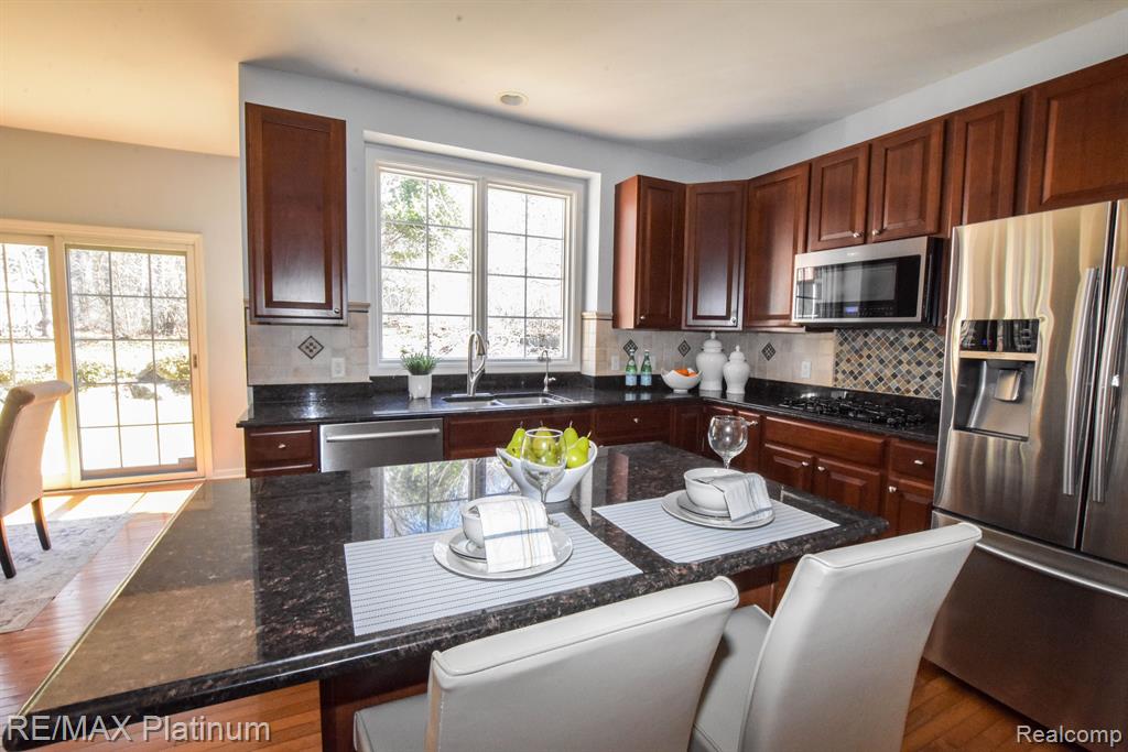 9037 RIDGEFIELD Drive, Brighton, MI 48114 — Photo 17