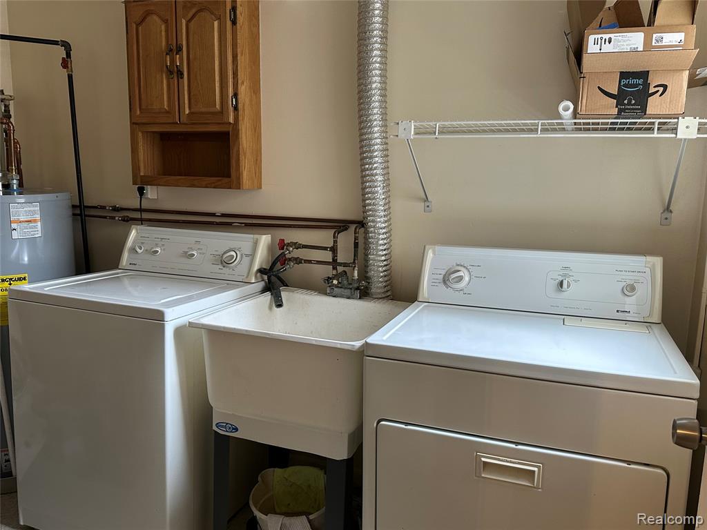 1390 Laurel Valley Drive, Waterford, MI 48327 — Photo 16
