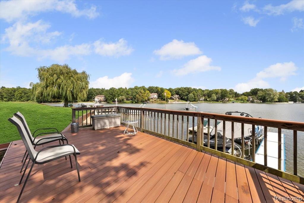 8437 WOODLAND SHORE Drive, Brighton, MI 48114 — Photo 11
