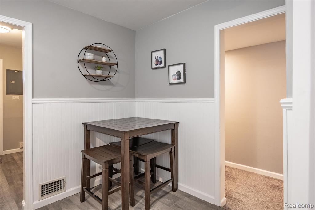 715 N DORCHESTER Avenue, Royal Oak, MI 48067 — Photo 12