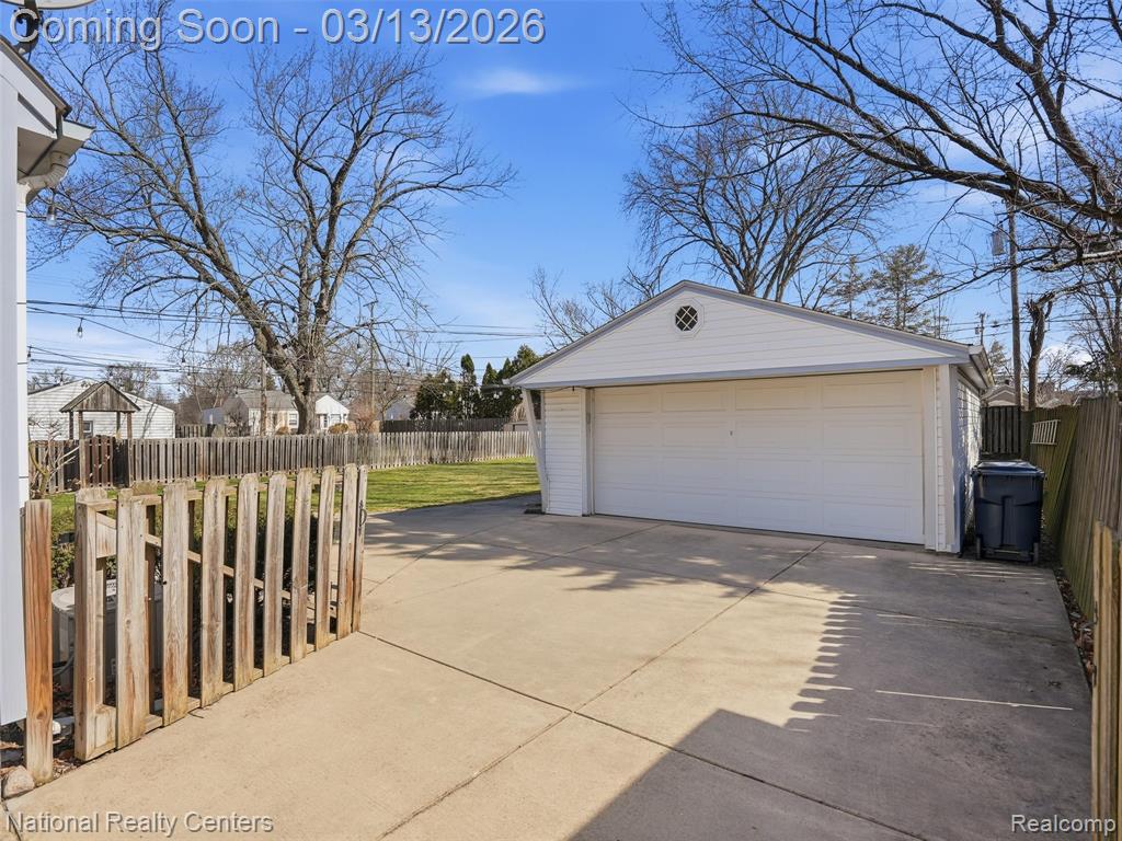2266 Robina Avenue, Berkley, MI 48072 — Photo 30