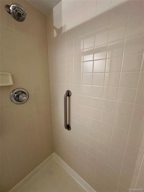 5484 Pine Aires Drive, Sterling Heights, MI 48314 — Photo 17