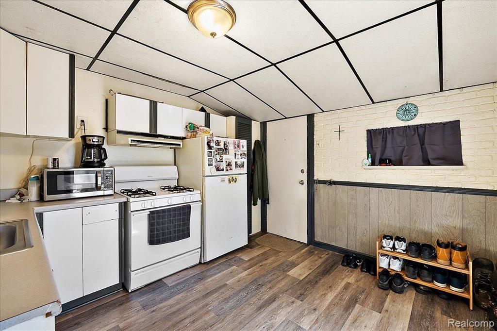 16 S NORTH SHORE Drive, Lake Orion, MI 48362 — Photo 46