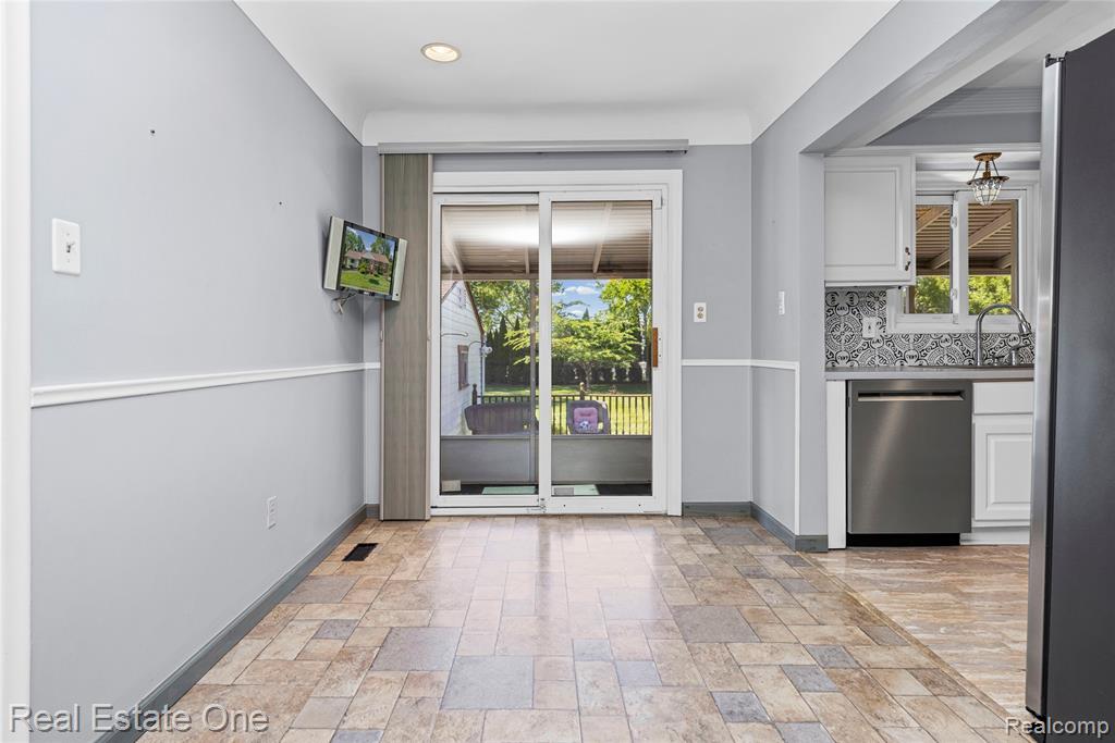 6740 Brockhurst Boulevard, West Bloomfield, MI — Photo 8