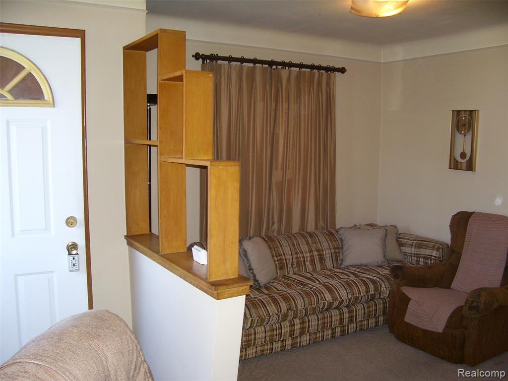 7300 Weingartz, Center Line, MI 48015 — Photo 3