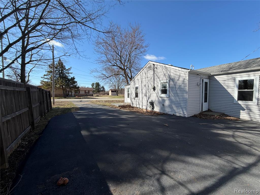 1038 W Pine Avenue, Mount Morris, MI 48458 — Photo 3