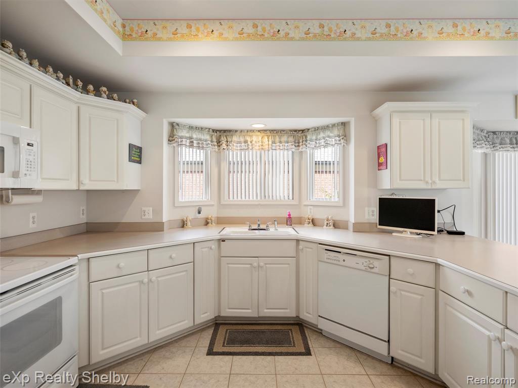 49088 Lehr Drive, Macomb, MI 48044 — Photo 12