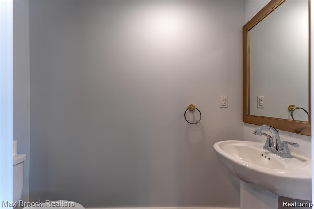 638 W 11 Mile Road, Royal Oak, MI 48067 — Photo 15