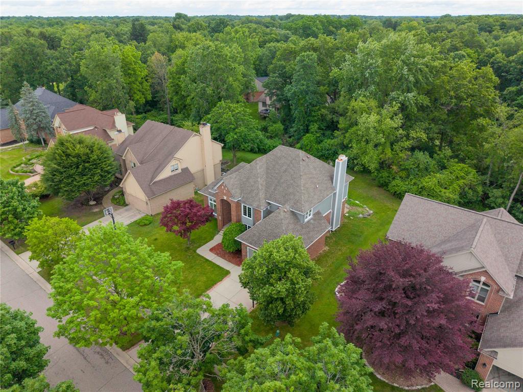 7386 Woodlore Drive, West Bloomfield, MI 48323 — Photo 45