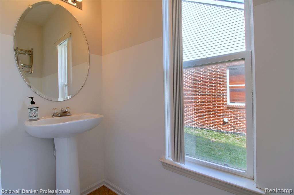 701 Montclair Street, Detroit, MI 48214 — Photo 15