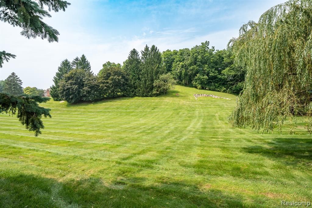 37622 Russett Drive, Farmington Hills, MI 48331 — Photo 32