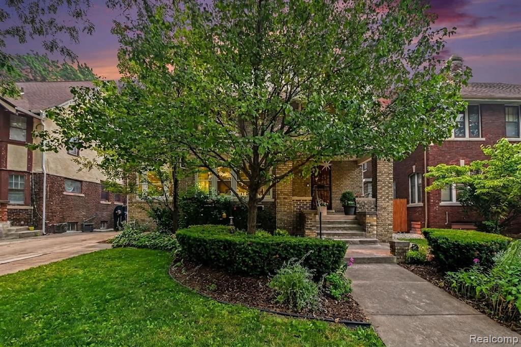 1485 Chicago Boulevard - Photo 3
