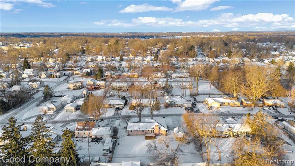 745 HOGARTH Avenue, Waterford, MI 48328 — Photo 39