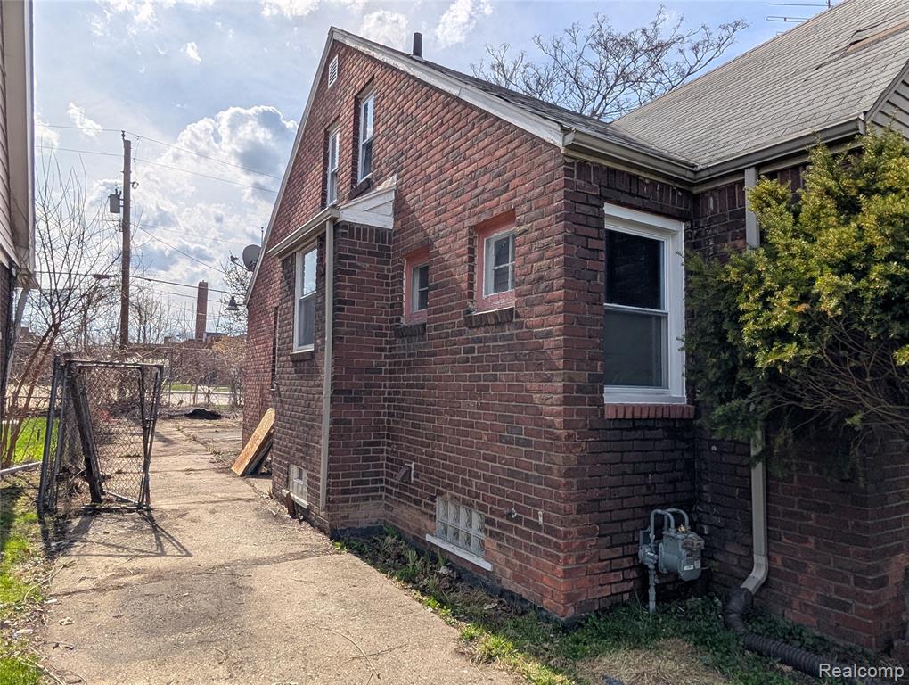 5575 Buckingham Avenue - Photo 3
