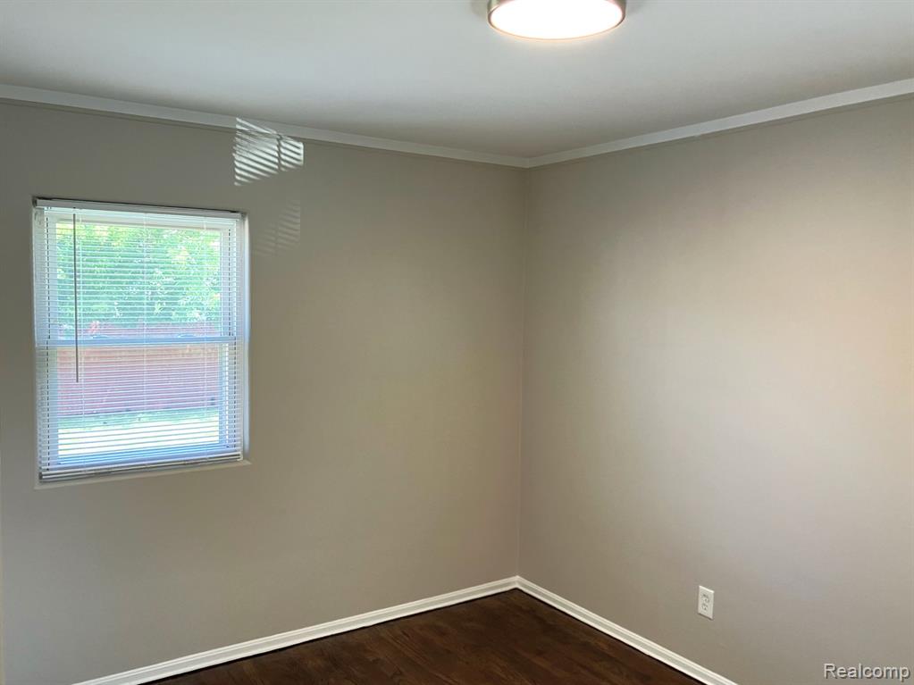 8189 STATE Park, Center Line, MI 48015 — Photo 15