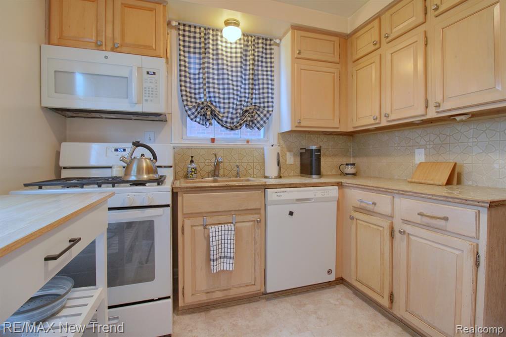426 N Elizabeth Street, Dearborn, MI 48128 — Photo 8