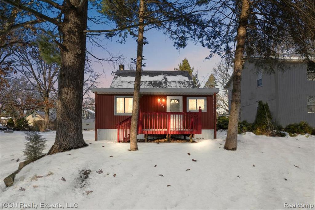 8226 Dickert street, Commerce Twp, MI 48382 — front exterior