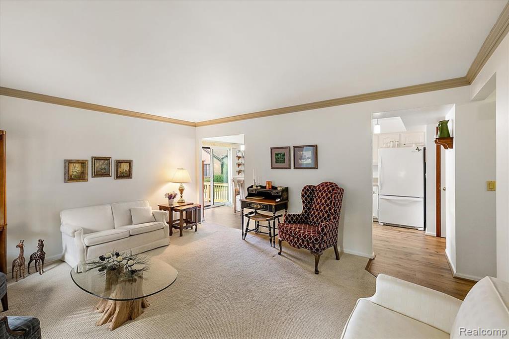 404 Meadow Bridge Drive, Rochester Hills, MI 48307 — Photo 6