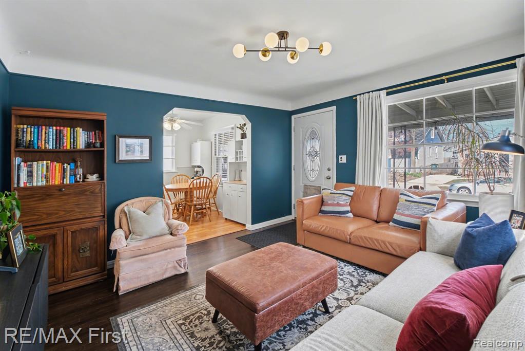 560 E Oakridge Street, Ferndale, MI 48220 — Photo 9