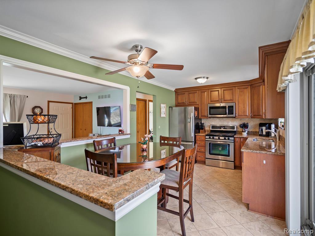 41845 EHRKE Drive, Clinton Twp, MI 48038 — Photo 14