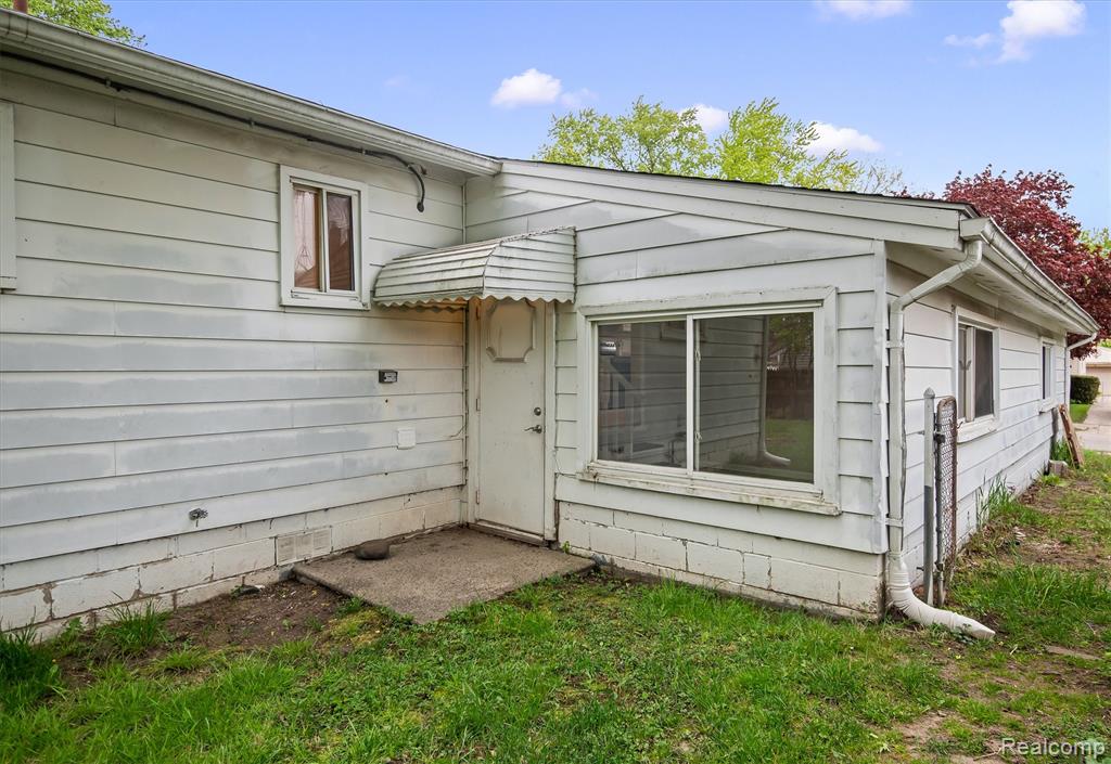 665 Stirling Street, Pontiac, MI 48340 — Photo 24