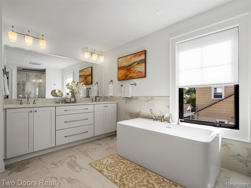 820 OAKRIDGE Avenue, Royal Oak, MI 48067 — Photo 42