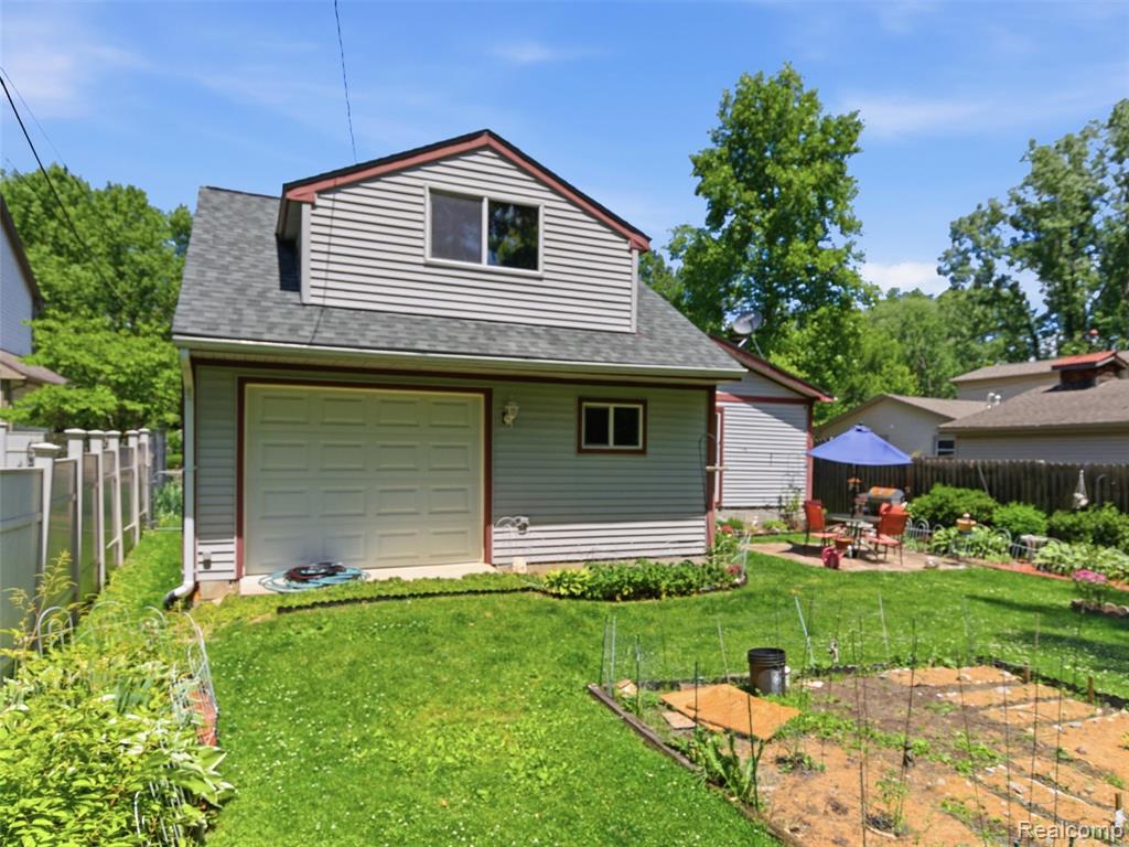 5565 Crescent Road, Waterford, MI 48327 — Photo 27
