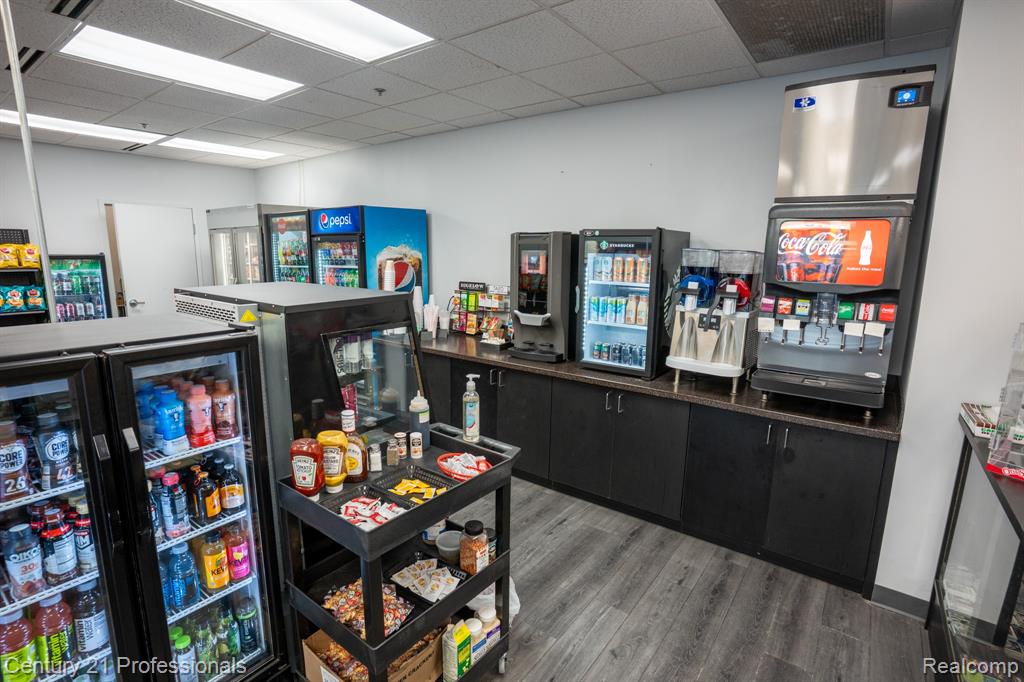888 W Big Beaver - Troy Eatz Road, 112, Troy, MI 48084 — Photo 8