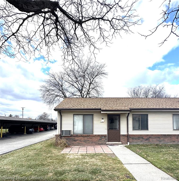 30010 Utica Road, Roseville, MI 48066