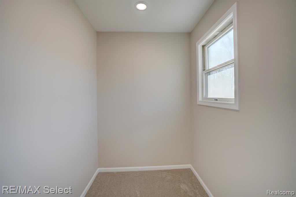 4196 BRISTOLWOOD Drive, Flint, MI 48507 — Photo 12