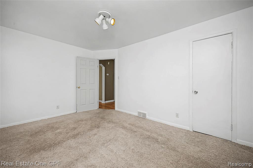 506 W 12 Mile Road, Royal Oak, MI 48073 — Photo 17
