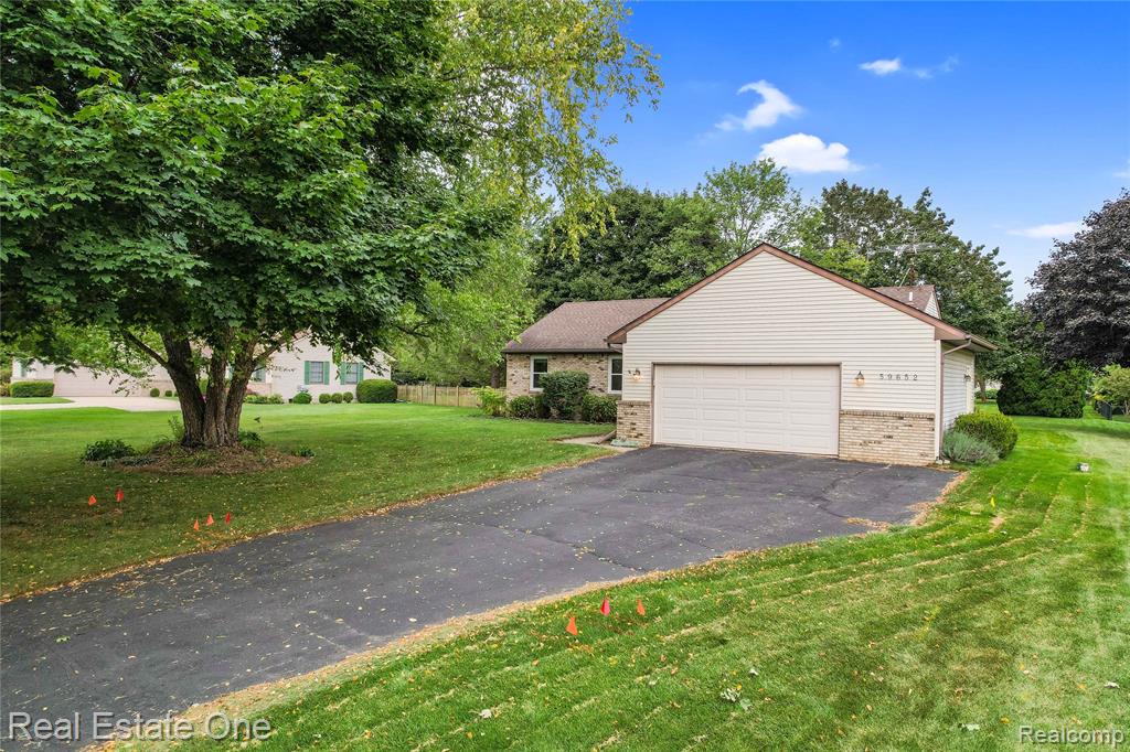 59652 Sunridge Drive, New Hudson, MI 48165 — Photo 42