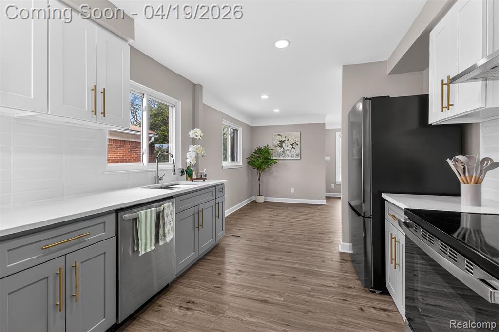 9075 W Parkway Street, Detroit, MI 48239 — Photo 17