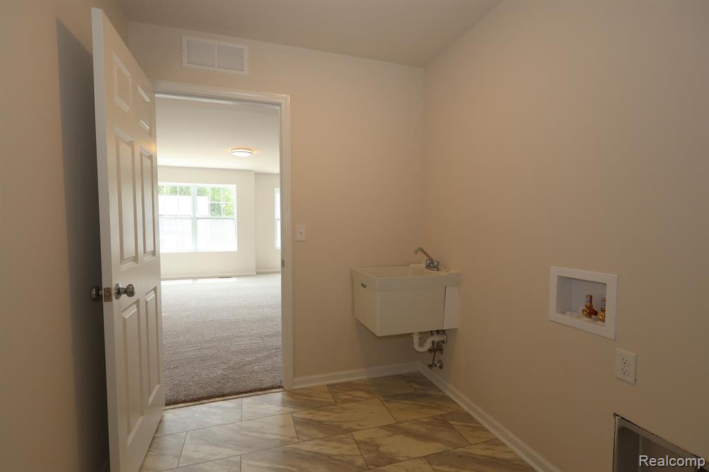 408 Hidden River W, Holly, MI 48442 — Photo 30