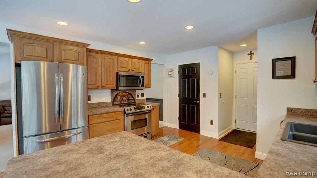 9270 OAKVIEW Drive, Swartz Creek, MI 48473 — Photo 7