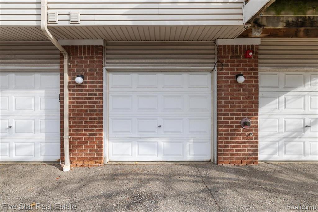 16924 Farmington Road, 93, Livonia, MI 48154 — Photo 13