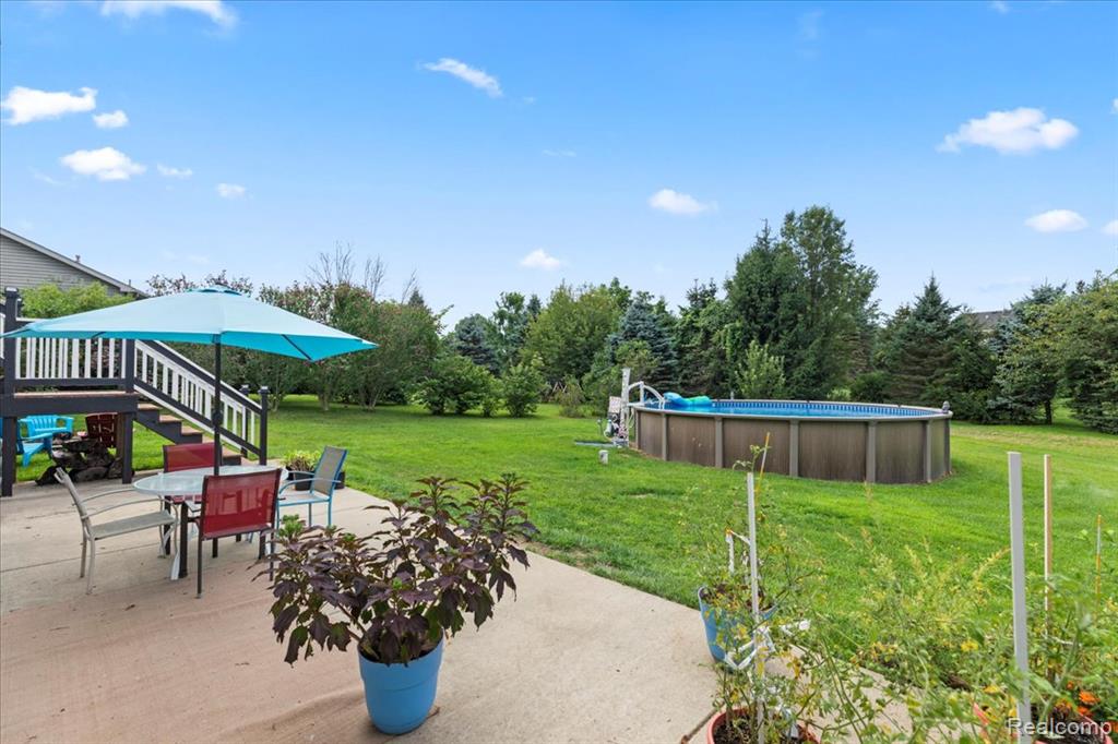 9327 Huron Park Drive, Brighton, MI 48116 — Photo 38