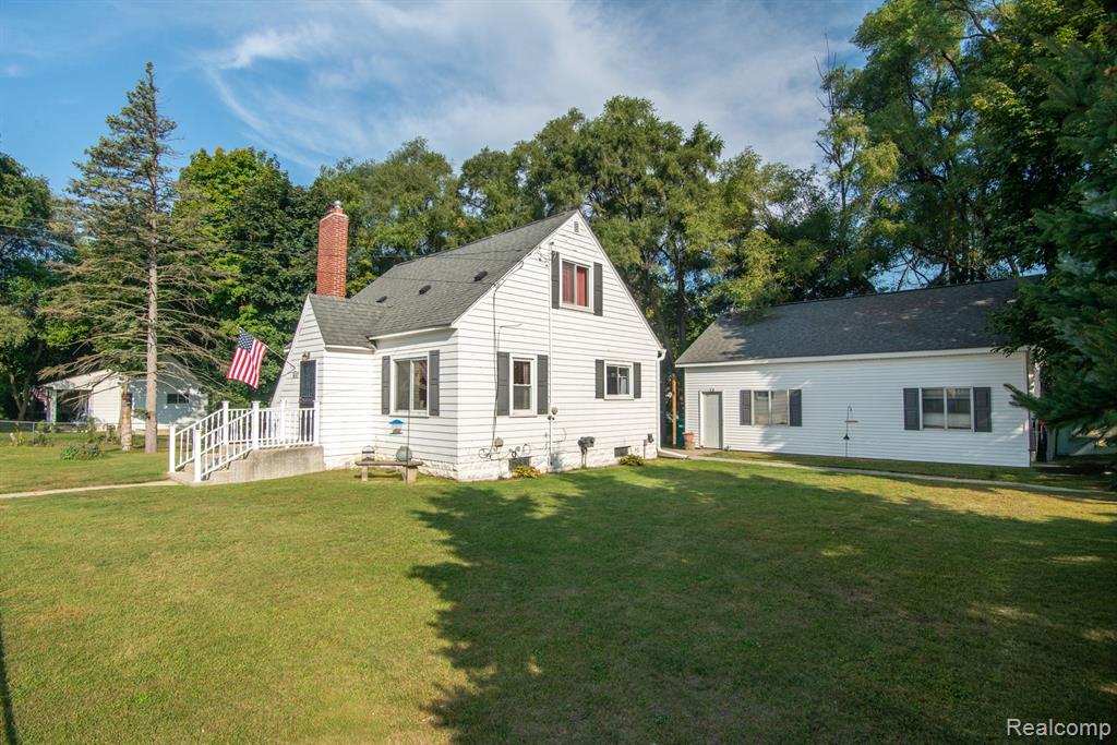 657 Monroe Avenue, Mount Morris, MI 48458 — Photo 2