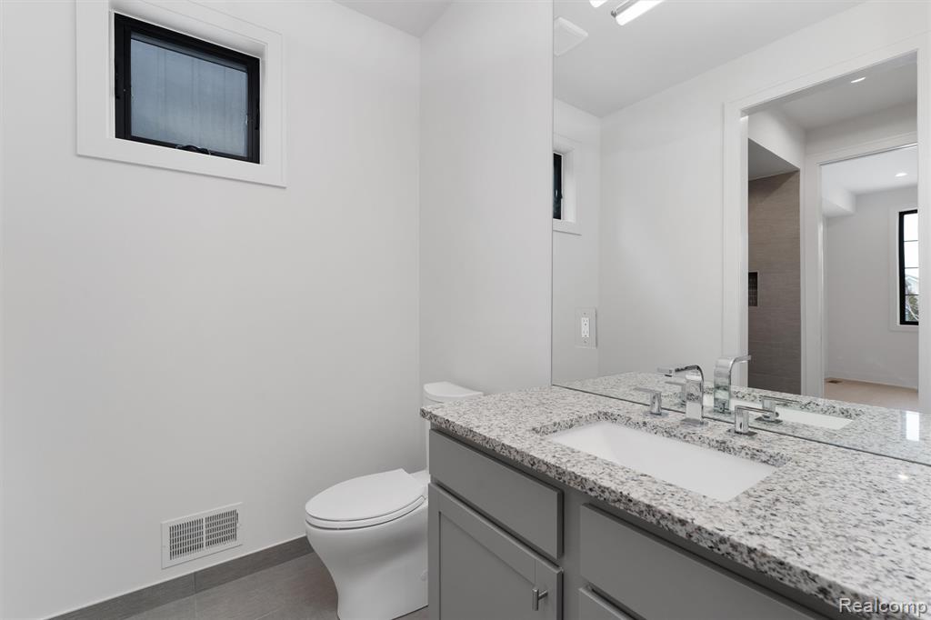 66 South Trail Court, Troy, MI 48083 — Photo 11