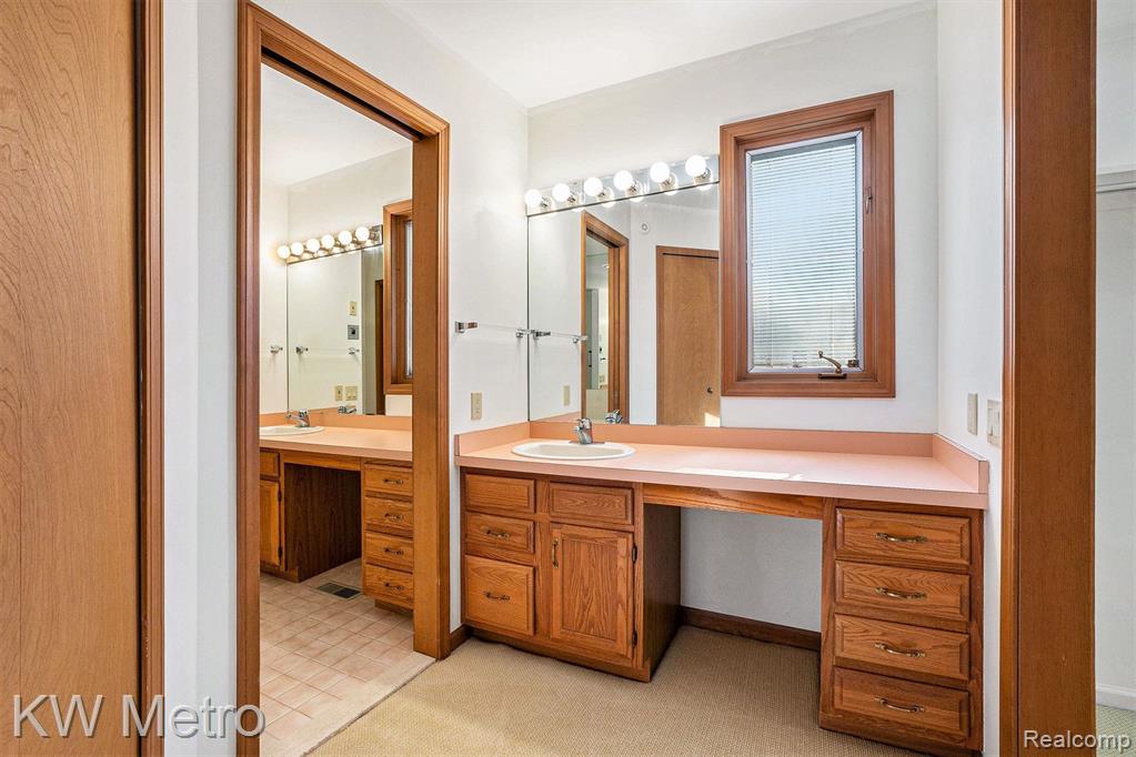 6545 PARK VALLEY Drive, Clarkston, MI 48348 — Photo 16
