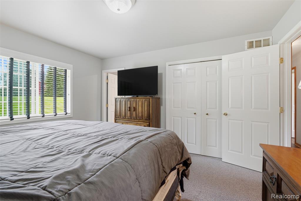 2482 Valley Lane Drive, Grand Blanc, MI 48439 — Photo 27