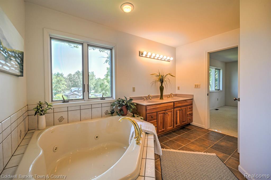 11265 N Shore Drive, Whitmore Lake, MI 48189 — Photo 31