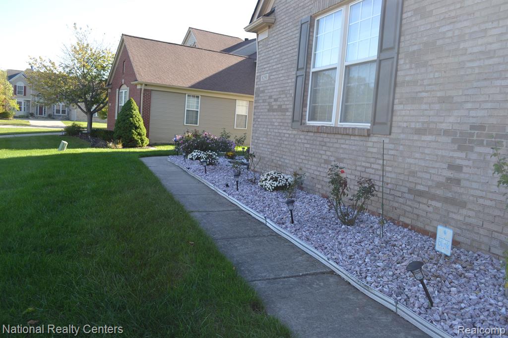 8290 HUMMINGBIRD Drive, Ypsilanti, MI 48197 — Photo 19